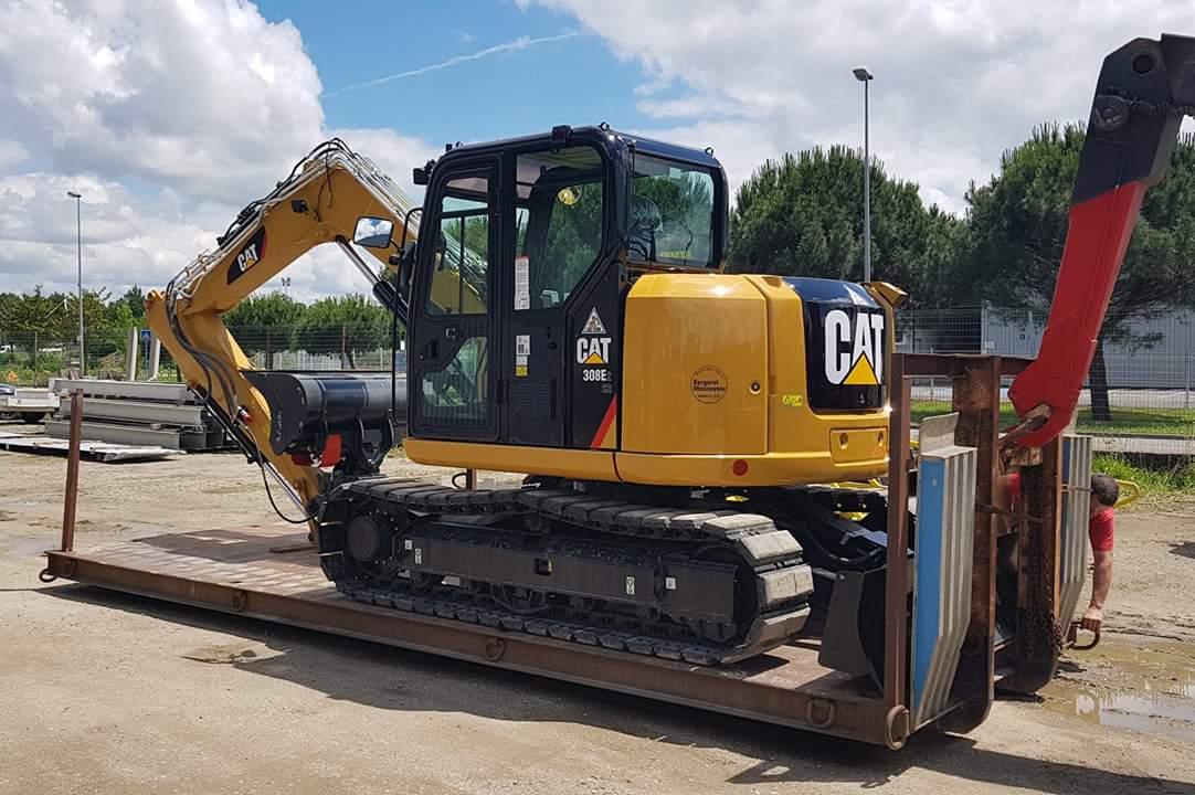 DILOCCOM1's tweet photo. #Mycatmachine @BMCATFr #308E2 départ de notre première 308E2 vendue 😁😁 https://t.co/sK06BEnDzx