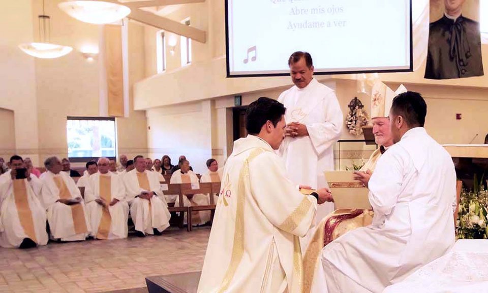 SalMissions's tweet photo. #Congratulations to Fabian Cardenas for taking his first vows toward becoming a #Salesian priest. His #ordination took place at St. Dominic Savio church in Los Angeles, CA. #IAmSalesian #priesthood #religiouscalling #brotherhood https://t.co/86XEarSwht