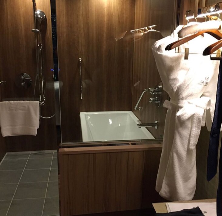 本日は東京のホテルで宿泊

ゆっくり休んで明日の打ち合わせに
備えて早く寝よ😊

自動売買のおかげで気にせずのんびり
できるから社会人の人にはおすすめだね👍