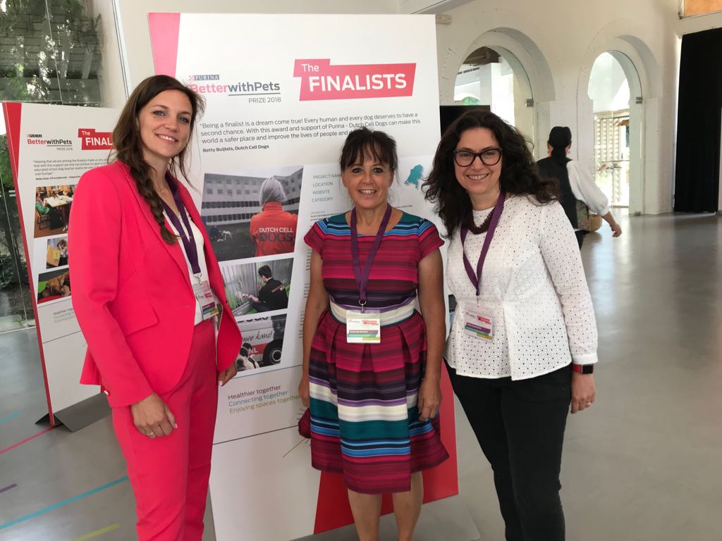 DutchCellDogs's tweet image. Vandaag is de grote dag! In Barcelona vindt de uitreiking van de @Purina #Betterwithpets prize (i.s.m. @Ashoka) plaats. Betty en Marlies zijn helemaal klaar om een pitch te houden. Aan het einde van de middag is de prijsuitreiking. Spannend!