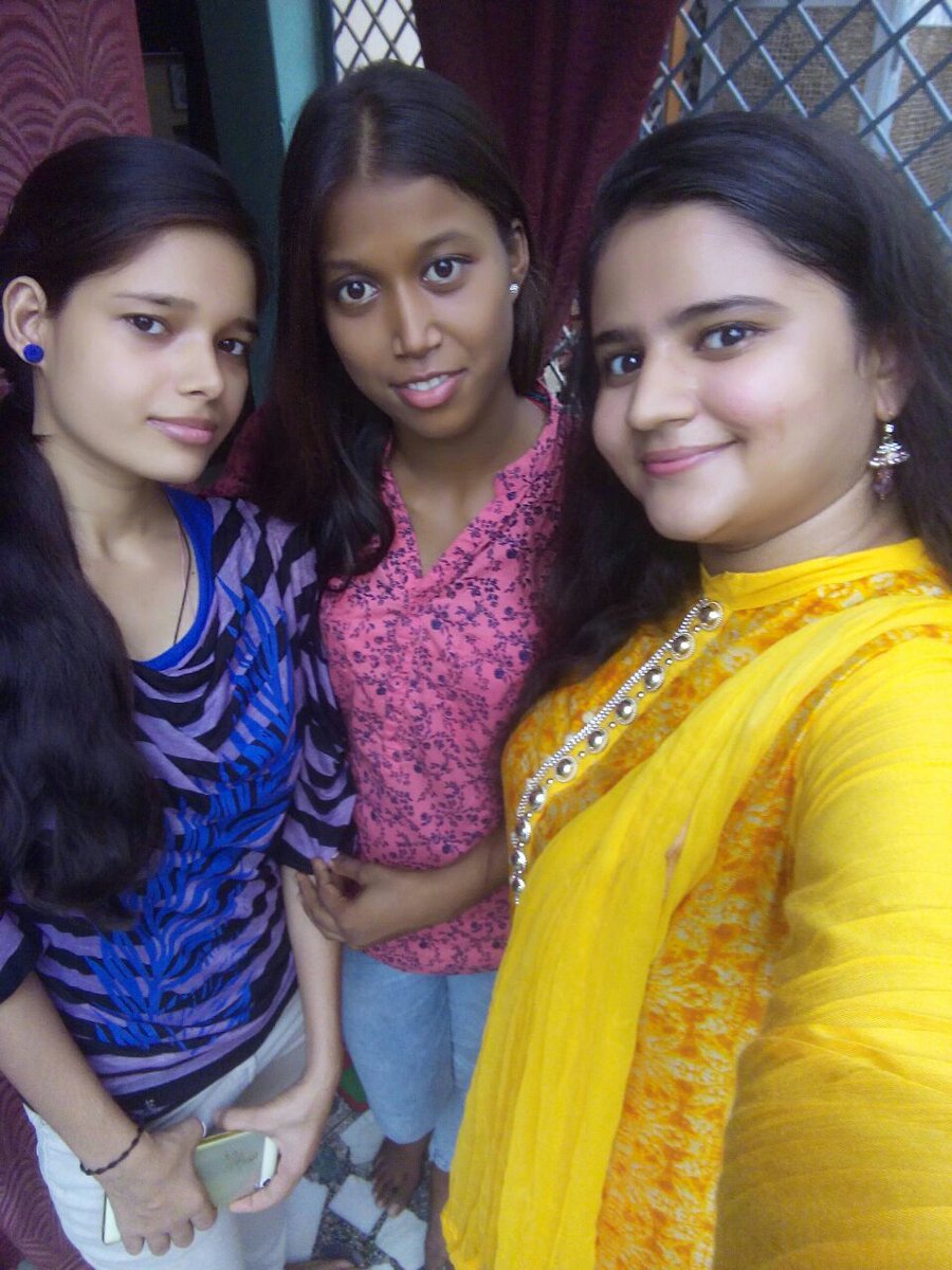 AnitaYa05853817's tweet photo. @MiaByTanishq We love every fashion and most important is that we wear every attire with confidence.
@surbhi is choosy
@khushboo loves to try new indo western dress and jewellery
I love to try everything and never hesitate in trying something new💖
#StyleSquadGoals #ContestAlert @MiaByTanishq https://t.co/NmVMXKVuf2