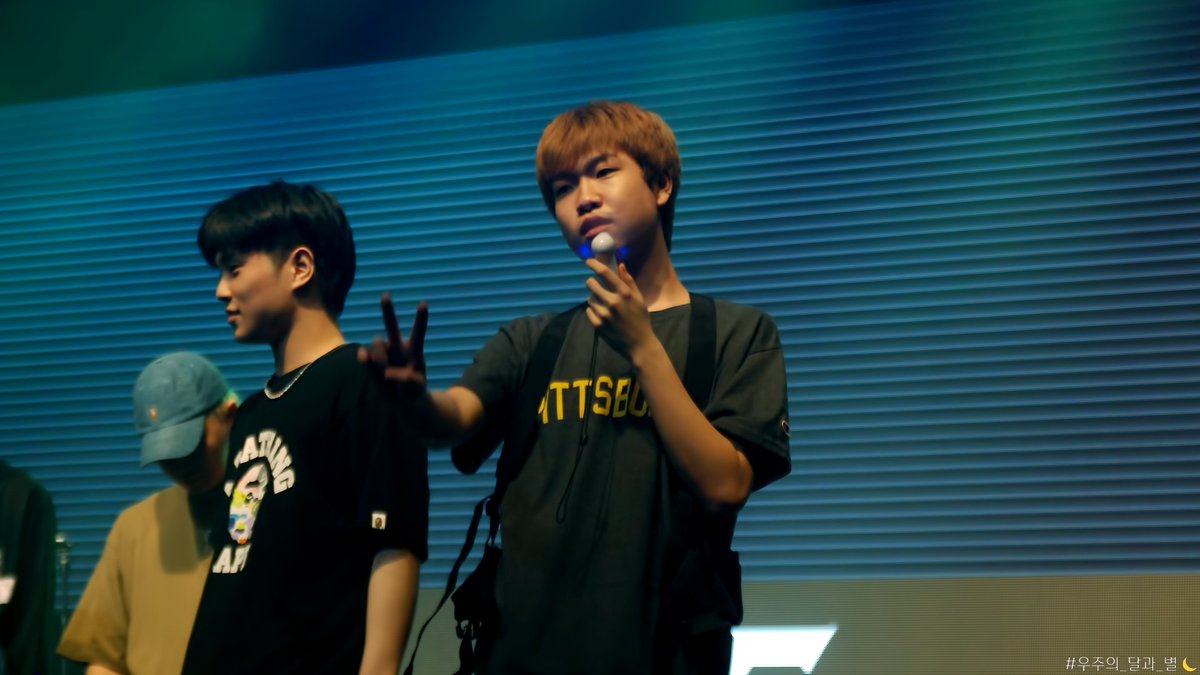 space_hv_'s tweet photo. 180606 더몬스터#9 2시
팬이 준(?) 선풍기를 든 수의 모험
with 웅이의 몸짓(~˘▾˘)~
#우주의_달과_별 #KIFFCLAN #키프클랜 #임수 #mayersoo #조웅 #김윤호 #Yenjamin #이병재 #빈첸 #VINXEN https://t.co/rYK3uDbm0t