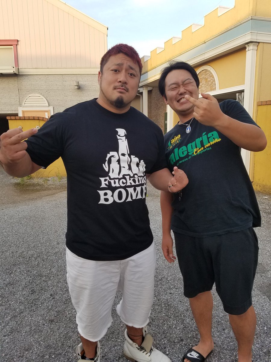 火野裕士 ニューtシャツ 3000円 バックがラブホっぽい 確かにラブホテルやけど わしらはゲイではありまへん Tシャツ工場が元ラブホテルなのです