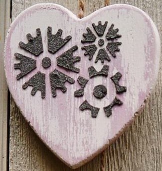 caroline_webley's tweet photo. Another way to use a stencil!
Use with some thick paste to create a design on a wooden home decor heart, for something unique and a bit different.
You can find lots of stencils at Bubbly Funk!
 https://t.co/SxPJq0F4bK 
.
#bubblyfunk #crafts  #stencils  #heart #wooden #homedecor https://t.co/d4ITu0rI9m