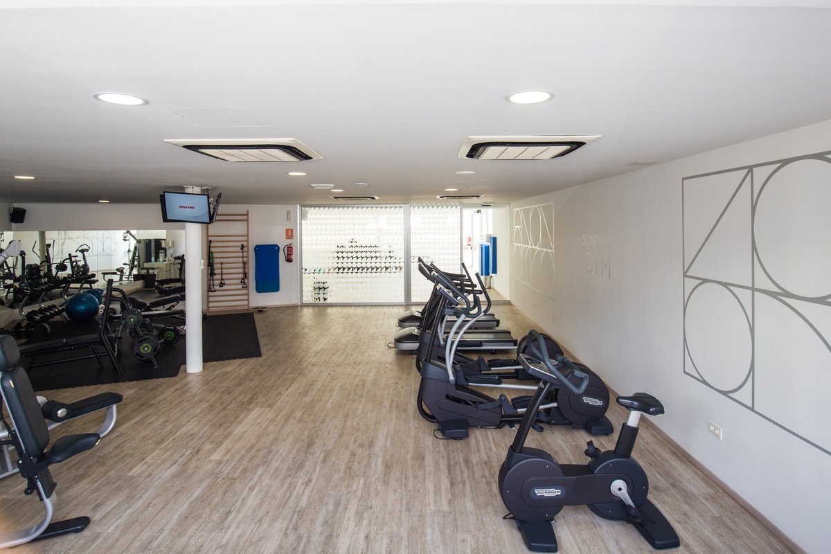 sunprimeocean's tweet photo. Our gym is open for you every day from 7:00 a.m. to 10:00 p.m. so you can follow your exercise routines during your vacation! Letยดs keep the hard work! #NoExcuses #SunprimeOceanView #CoralOceanView
#CoralHotels #HappinessInTheSun #CoralFitness #CoralGym #CoralYourDay https://t.co/2V67Y04Mk9