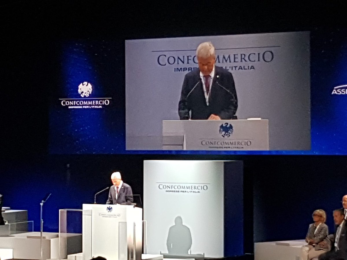 ConfCommercioCr's tweet photo. #Sangalli la Confcommercio é popolare, é il cuore, la testa, la passione dei nostri imprenditori liberi e forti. #confcommercio2018 https://t.co/GG3Nr5VkRu
