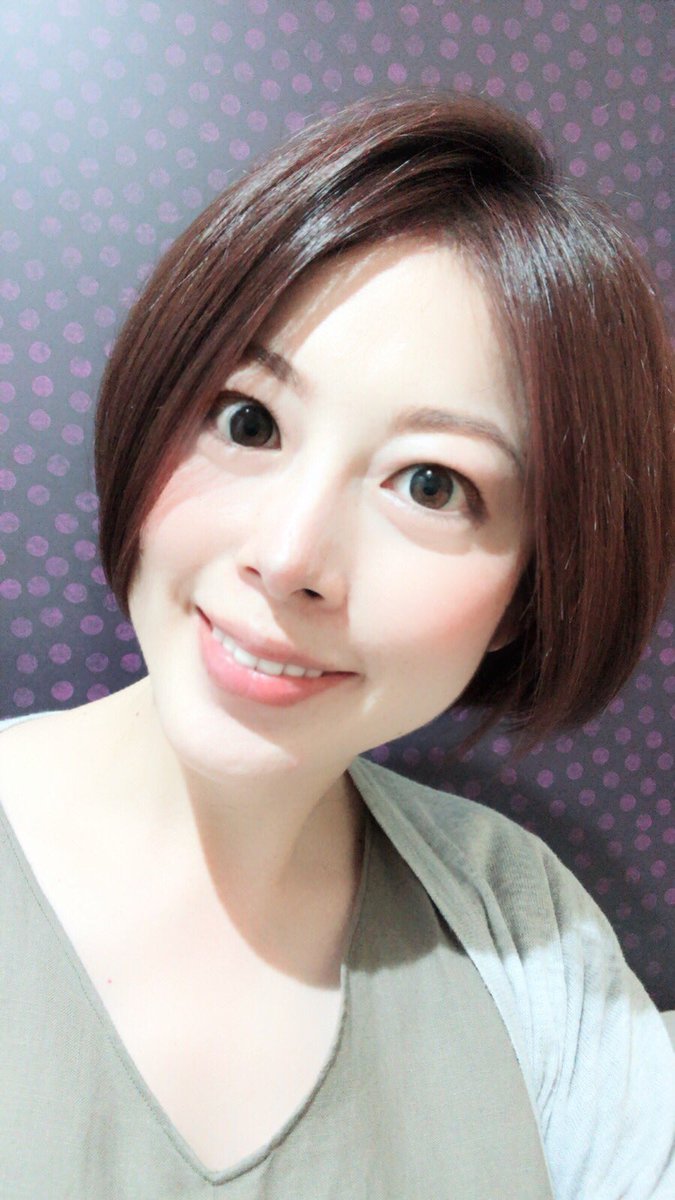 渡部彩 V Twitter ずっと何年もロングやったけど 一度切っちゃうとどんどん短くなってゆく 軽いの最高 加藤ちゃん いつもありがとう