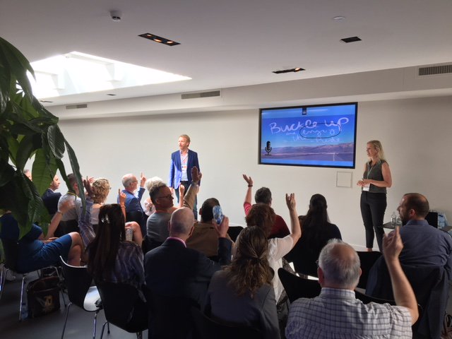 PIANOoNL's tweet photo. Volle zaal bij start ROADmap #ISV met Albert Geuchies en @WerkmanGeke van IUC Noord. Hoe bereik je écht iets op het gebied van internationale sociale voorwaarden via inkoop? #pcongres https://t.co/RT1OmniKRi
