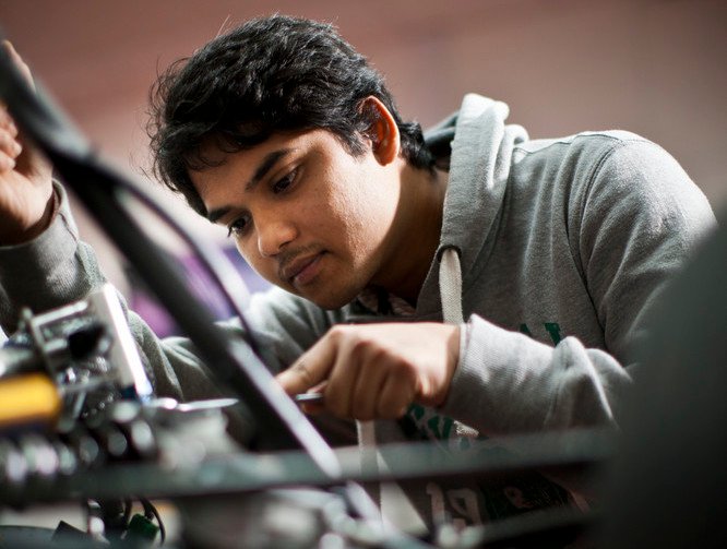StudyUKBritish's tweet photo. Some courses involve work placements which are not only fun, but help develop essential skills in the workplace. Find out more about a #UK education: https://t.co/Vz4KJdbIuc #studyabroad #WorkPlacement #University https://t.co/XB8V4AEMMS