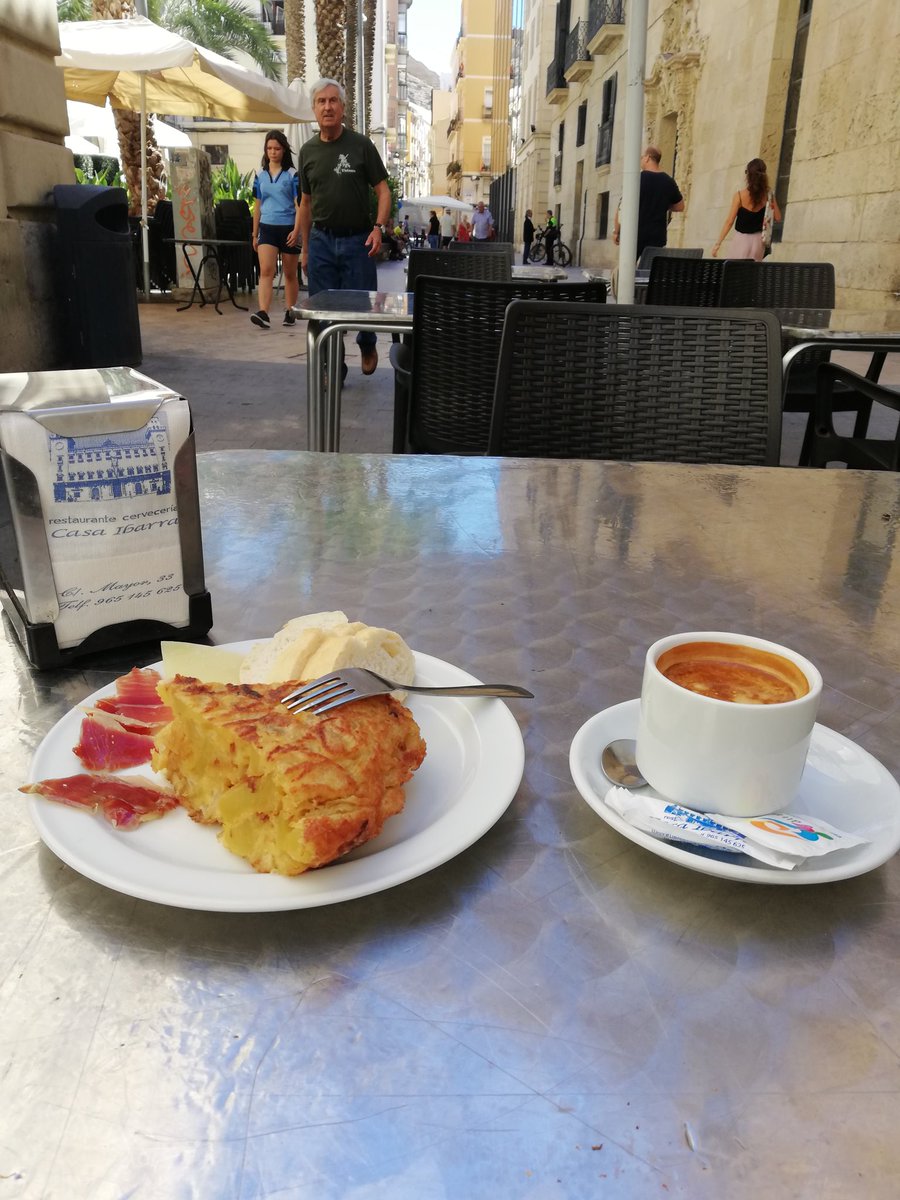 emlahoz's tweet photo. Recuperando viejas tradiciones. Me faltan @sergioelmundo @SylviaEscriban0 @tlopezsempere y alguno más 😉 https://t.co/VRex1Pzm2Q