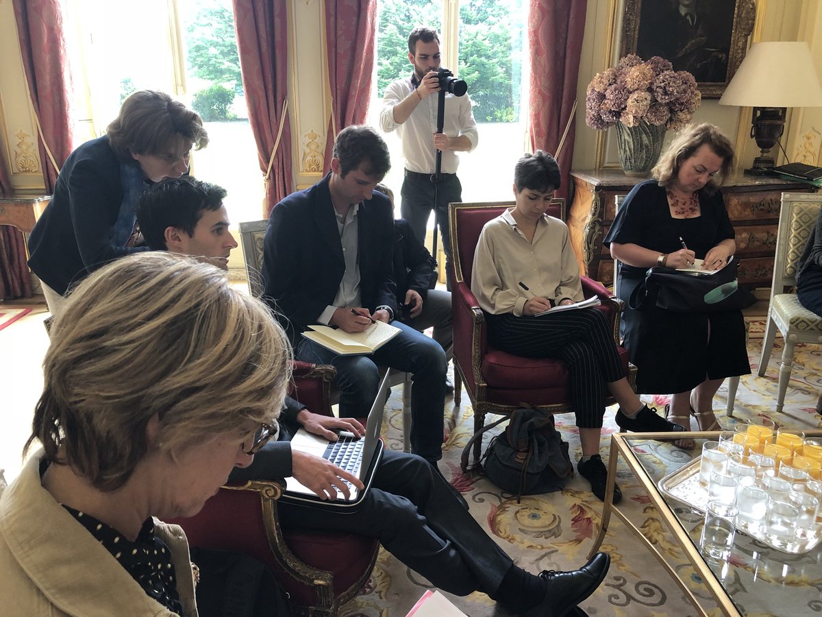 FranceintheUK's tweet photo. ⚖️ Justice Minister @NBelloubet briefs 🇫🇷 & 🇬🇧 reporters on #Frenchlegalreforms and the attractiveness of the French legal system at the #FrenchResidence https://t.co/gq7EnXsmRF