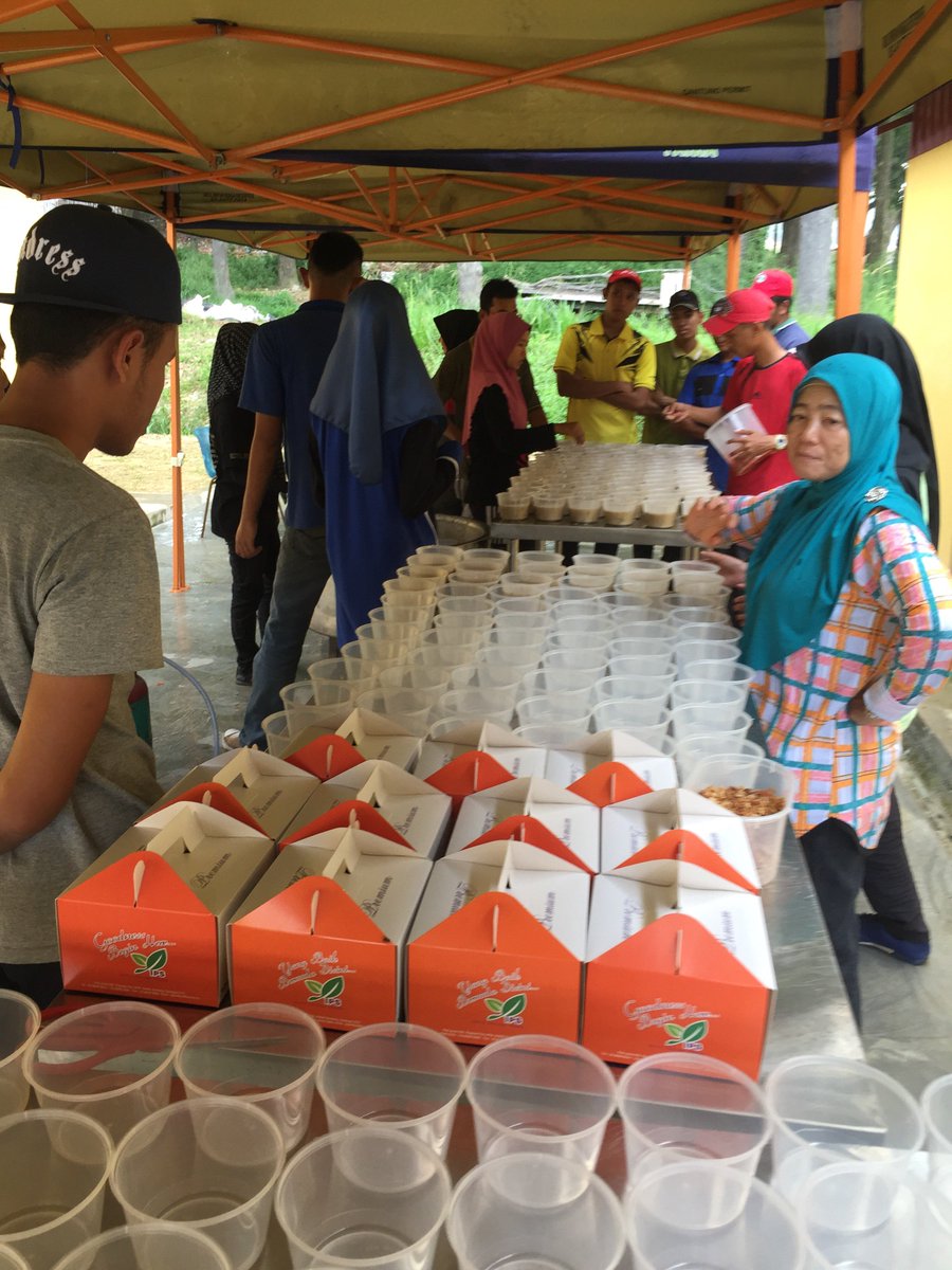 hotenfook's tweet photo. 7 Jun 2018 Program memasak bubur lambuk, pulut kuning, rendang ayam dan majlis khatam Al-Quran peringkat IPS 1439H, terima kasih semua warga IPS &amp; pelajar2 IPS yg dikasihi.
@PSM_DOA 
@myDOA_HQ 
@blkpmoa 
@moaMalaysia 
@JHarizan 
@HajiSalahuddin https://t.co/msMvzmxOuu