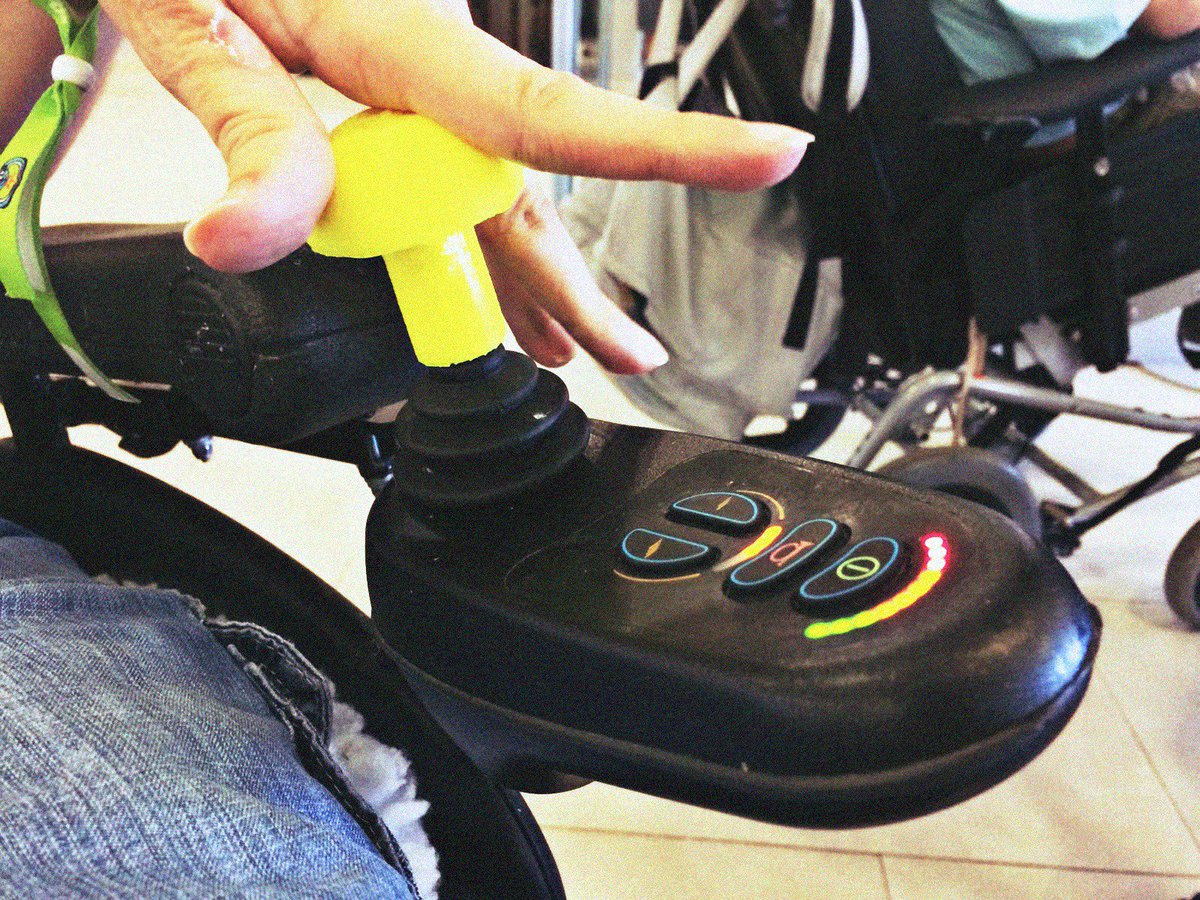 MakingTresD's tweet photo. Aquí tenéis una muestra de lo que se puede hacer con una impresora 3D. Un joystick para el mando de una silla de ruedas. https://t.co/6bhy3PzsOB