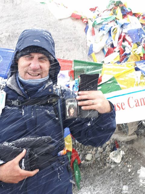 Congrats to Transplant Australia life member Warwick Duncan who's made it to Mt Everest Base Camp! Seen with a pic of the person who saved his life by giving him a liver, the #TransplantGames medalist says: “I do it to celebrate my second chance &amp; honour my donor." #DonateLife
