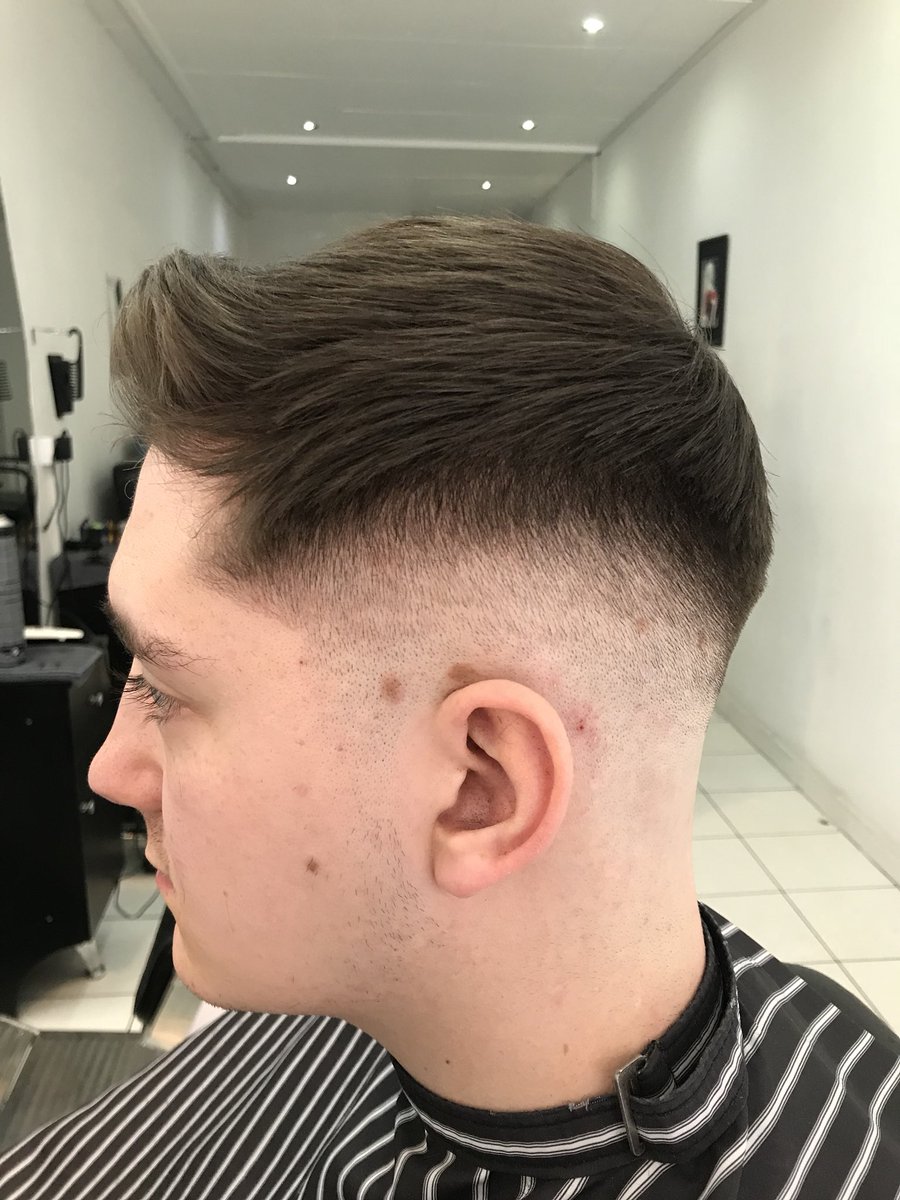 Catwalkforhim's tweet photo. •skinfade• #barber #barbershop #barbering #barberlife #barberuk #barberconnect #menshair #mensgrooming ##skinfade https://t.co/ZgFl0GqcdN