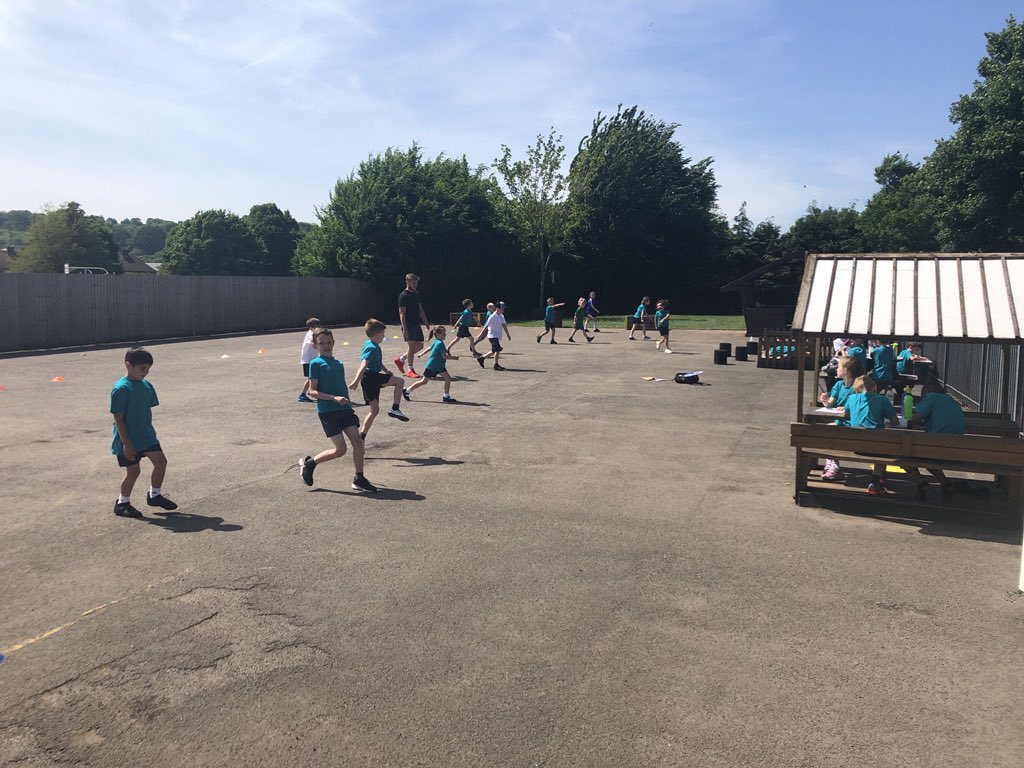 YGNantCaerau's tweet photo. Prawf blรฎp i Bl.3-Bl.6 ๐๐ผโโ๏ธ๐๐ปโโ๏ธ Bleep test for Years 3-6 #WythnosNewidiadau #ChangesWeek #Ffitrwydd #Fitness #Iechyd #Health https://t.co/bsbKaIflFq