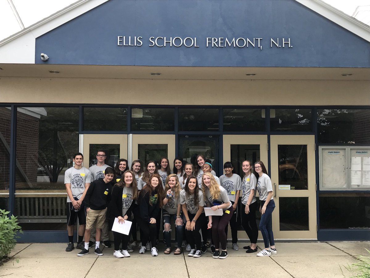 Sanborn_LOS's tweet photo. Our @Sanborn_LOS mentors visiting the middle schools to meet with 8th graders to answer questions about the high school and run activities with them. @SanbornRegHS https://t.co/rzzqBFEida