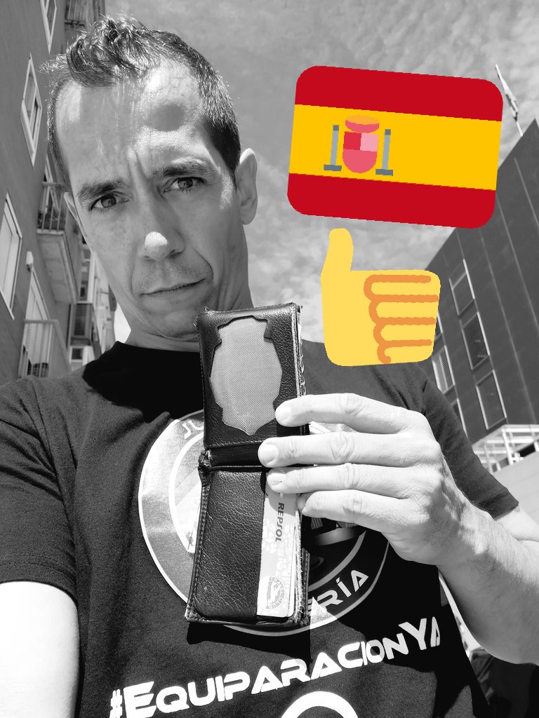Jandrolion's tweet photo. COMIENZAN MIS 15 DÍAS DE SANCIÓN. HAY UN VACÍO EN MI CARTERA PERO TENGO MUCHA PAZ INTERIOR. ORGULLOSO D @jusapol Y D SU LUCHA ⚔ LA #EquiparacionYa GRACIAS A TODOS POR VUESTRO APOYO. 15 DÍAS PARA VOLVER CON MÁS FUERZA. PERDÓNALES, PADRE, PQ NO SABEN LO QUE HACEN. #BAJASINDICATO https://t.co/7sii1d4r1Q