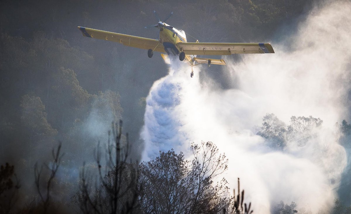 wo_fire's tweet photo. Working on Fire also dispatched 17 WOF Pilots, four Huey Helicopters, four Fixed Wing Spotter Planes and two 802 AT water bombers providing firefighting services to the Knysna and Plettenberg Bay fires.
#KnysnaFires #KnysnaFire #KnysnaRises #SavingLives #ProtectingTheenvironment https://t.co/hnwbrQl1NO