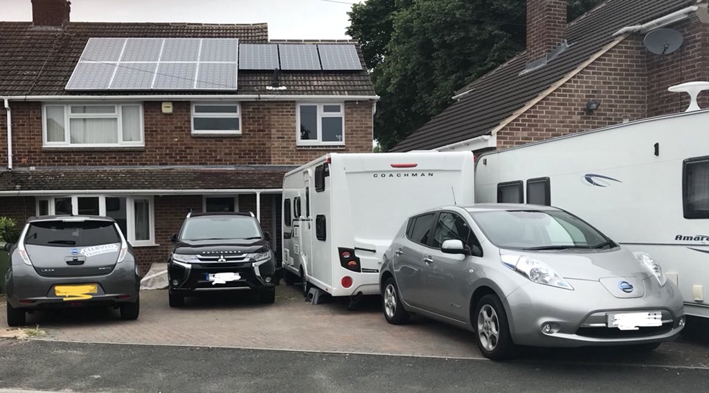 Today’s #EV and #PHEV driveway <a href="/NissanLeafPt/">Nissan LEAF</a> <a href="/MitsubishiUK/">MitsubishiUK</a> #freefuel #RenewableEnergy