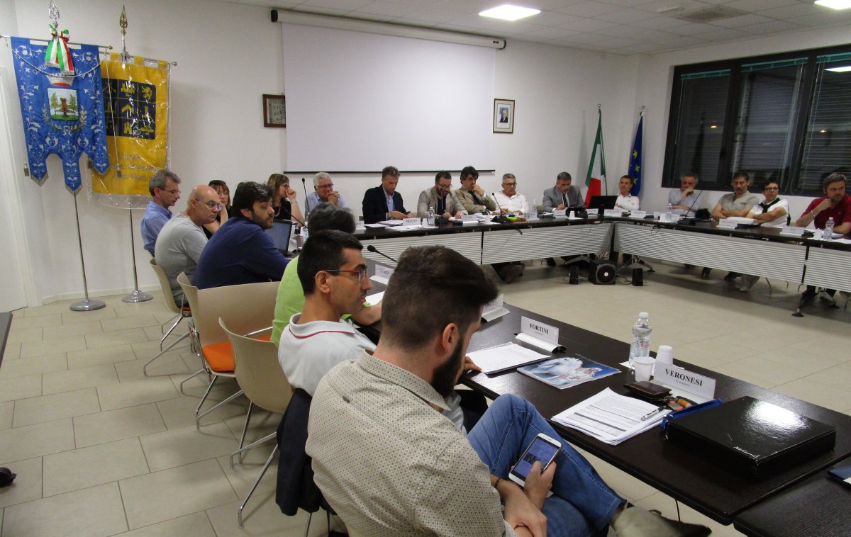 giornaleprociv's tweet photo. Terremoto Emilia 2012: i comuni modenesi fanno il punto sulla ricostruzione.
Ancora criticità per i centri storici e recupero di edifici pubblici e monumenti
➡️https://t.co/OR0y5CEiJg
#ucman #sismaemillia #sisma201 #ricostruzioneemilia #protezionecivile
@ANCI_comunicare https://t.co/MJ8lu1Ustk