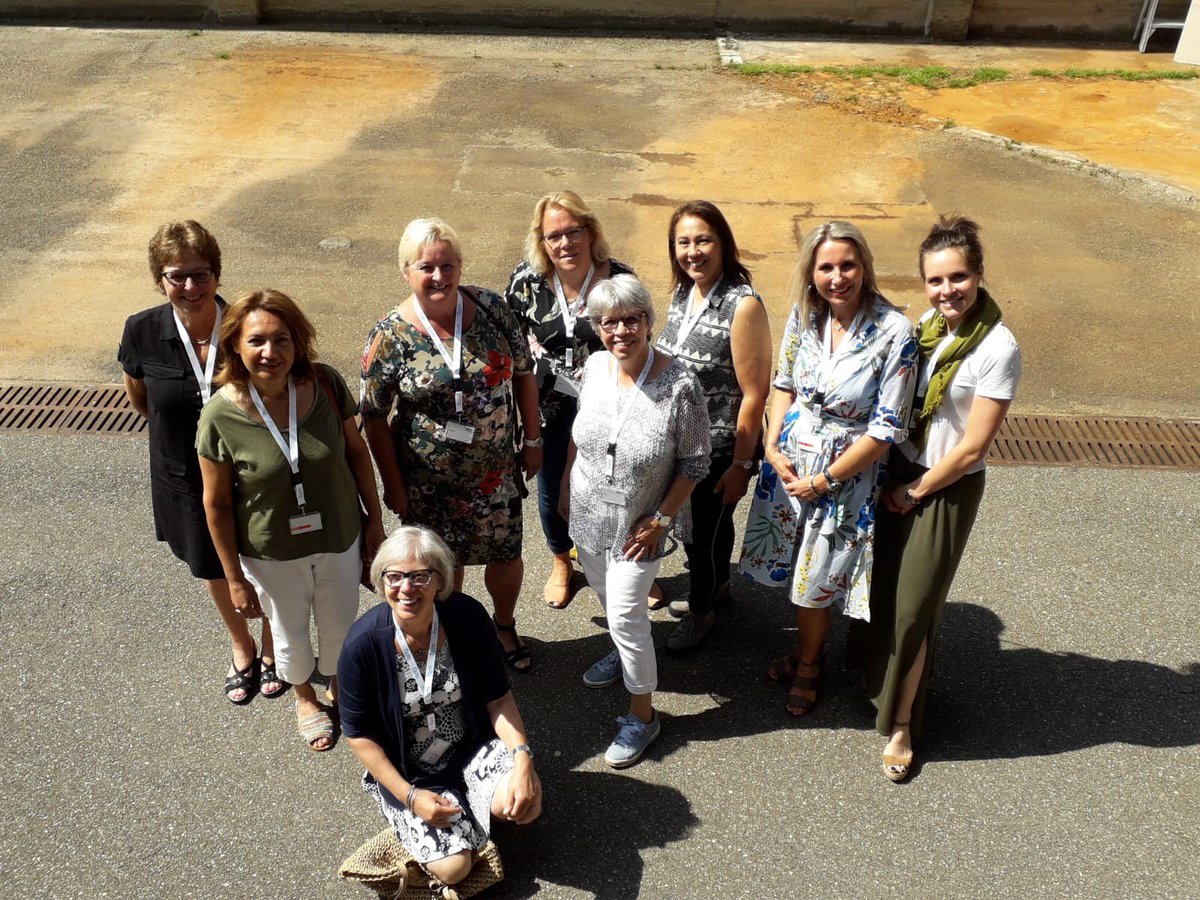 Komende maandag starten deze gastvrouwen bij Fam. Bij de ontvangstbalie heten zij bezoekers van <a href="/wijzijnfam/">Fam</a> welkom en helpen hen (indien nodig) hun weg te vinden binnen de nieuwe afdeling. Welkom en veel werkplezier!
