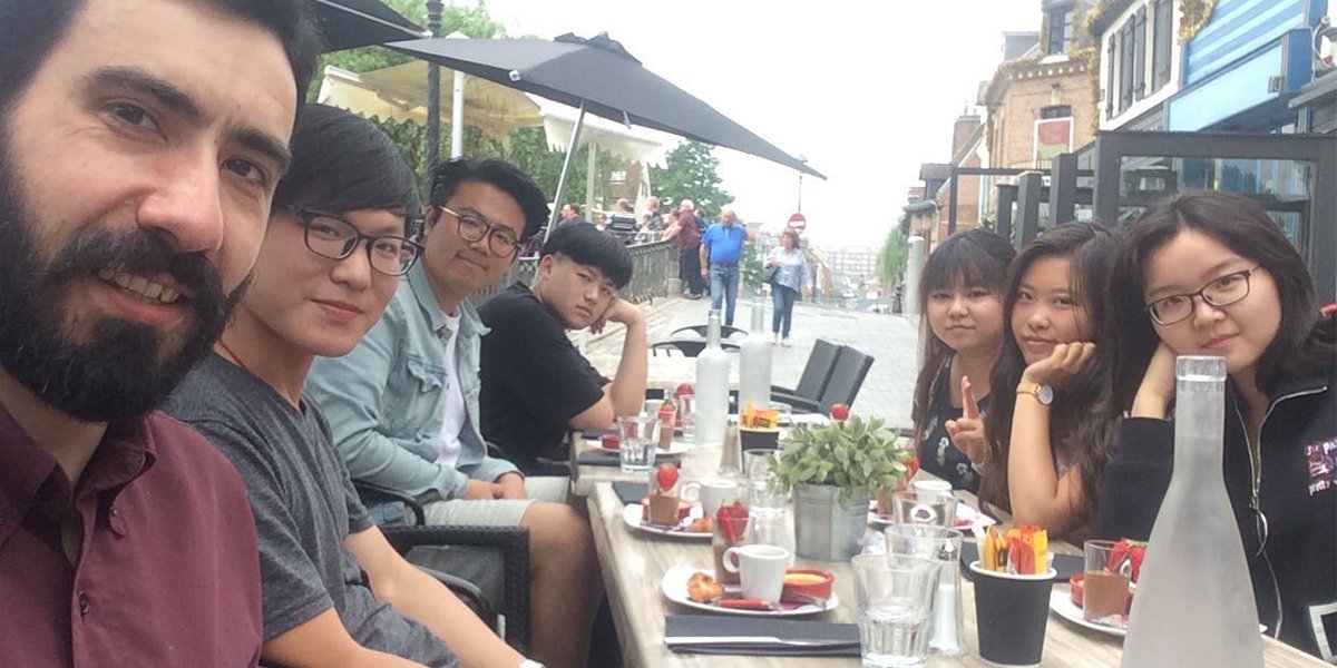 AmiensISPA's tweet photo. Avant de nous quitter, nos étudiants court-séjour DécLiCS ont découvert un repas français et surtout picard : la ficelle picarde ! 
Accompagnés d'un de leur professeur, ils ont appris les bonnes manières à table et les traditions françaises. https://t.co/xeVRzFJcWm