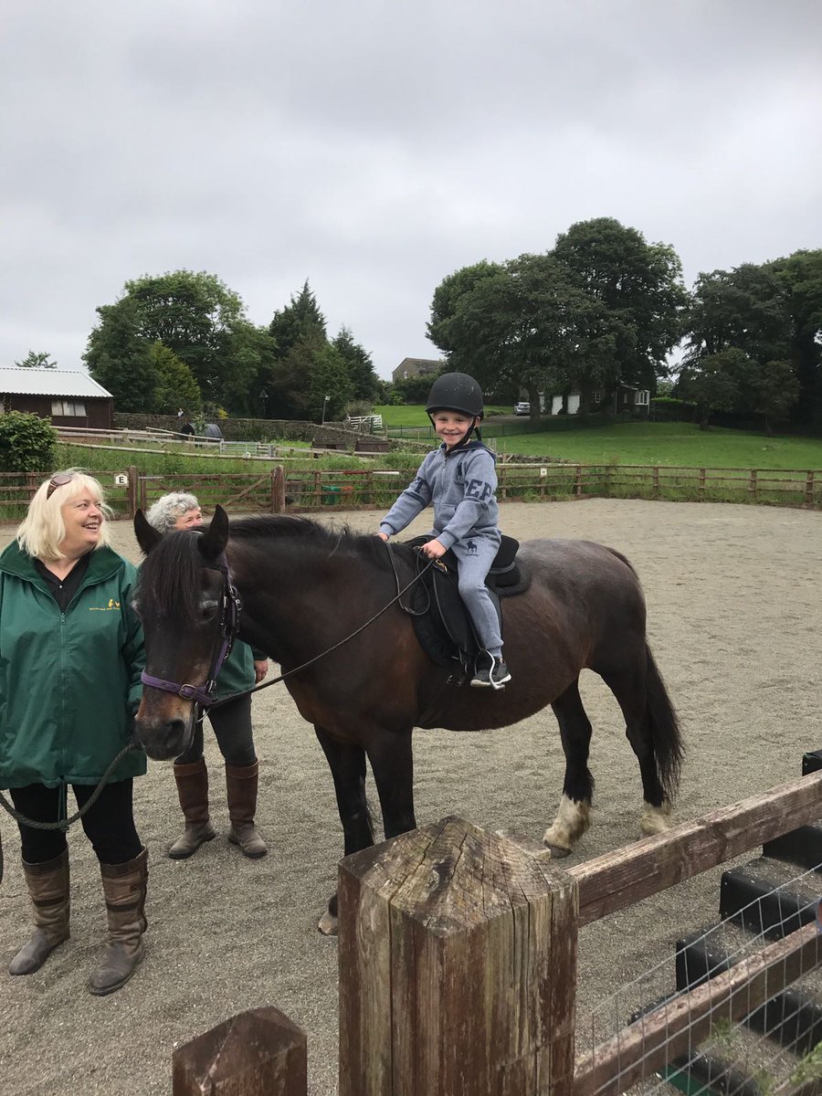 Y2Stradbroke's tweet photo. @StradbrokePri What a fantastic experience!! #WhirlowHallFarm https://t.co/CGFcC2OxF0