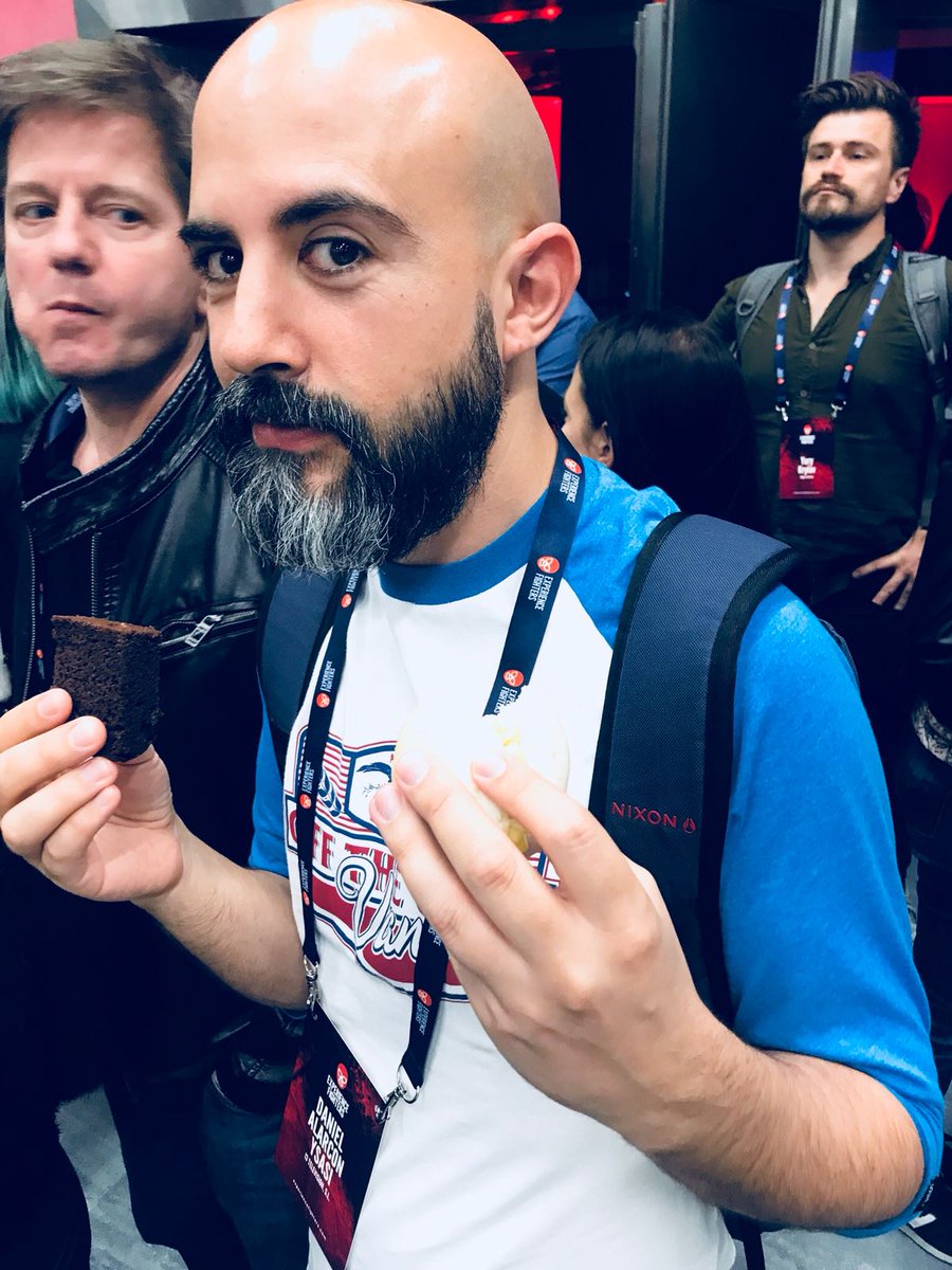 danysasi's tweet photo. Recargando energía en el #EXF18 https://t.co/Or0WqcEjYq