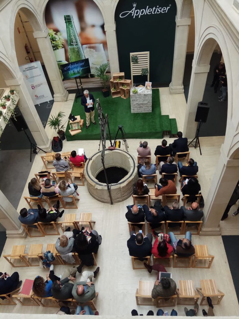 CocaColaEP_es's tweet photo. Gonzalo Márquez, Gerente Comunicación #CyL: "Las plantas de #Bilbao y #Tenerife se encargarán de la producción de @Appletiser_es y para ello se han adaptado dos líneas de fabricación con una inversión superior al millón de €"  #TuMomentoAppletiser https://t.co/9FtrqxUx6L