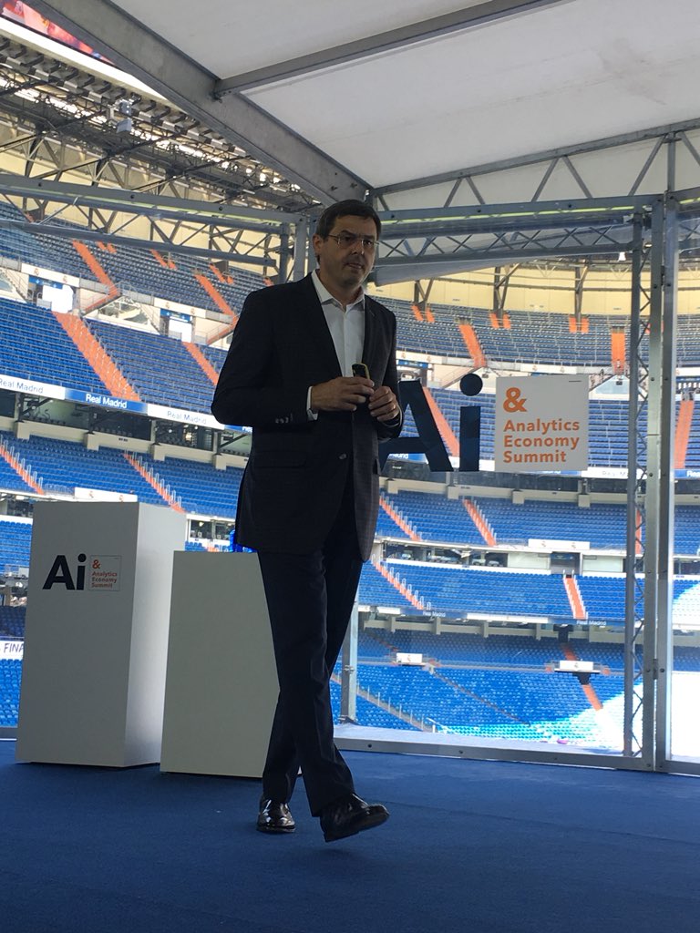 Oliver Schabenberger  @oschabenberger #AIsummit2018  welcome to analytics economy! <a href="/SASsoftware/">SAS Software</a>