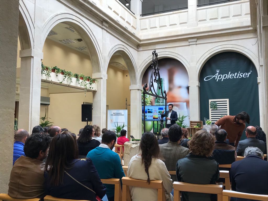 subulli's tweet photo. En su objetivo de convertirse en una Compañía Total de Bebidas, Coca-Cola sigue ampliando su portfolio y escoge León, capital gastronómica de España 2018, para lanzar @Appletiser_es en la península ibérica #TuMomentoAppletiser #NuestraRutaHaciaElFuturo https://t.co/FZhpwIyUDk