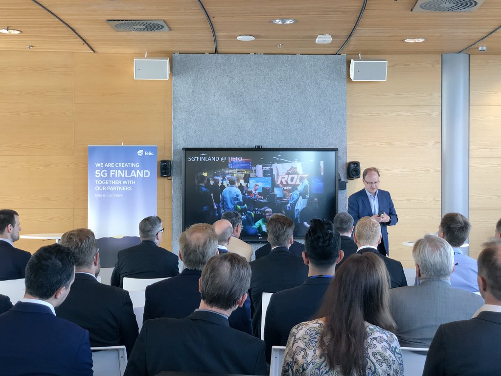 LisaGri's tweet image. Welcoming #5GFinland network members at #TietoHQ for a quarterly meet up. Presenting the unique and one-of-a-kind #virtualforest demo by @MetsaGroup &amp;amp; @TietoCorp. 

Find out more at #TietoXRlab website tieto.com/xrlab 
#xr #5g #finland #vr #innovation