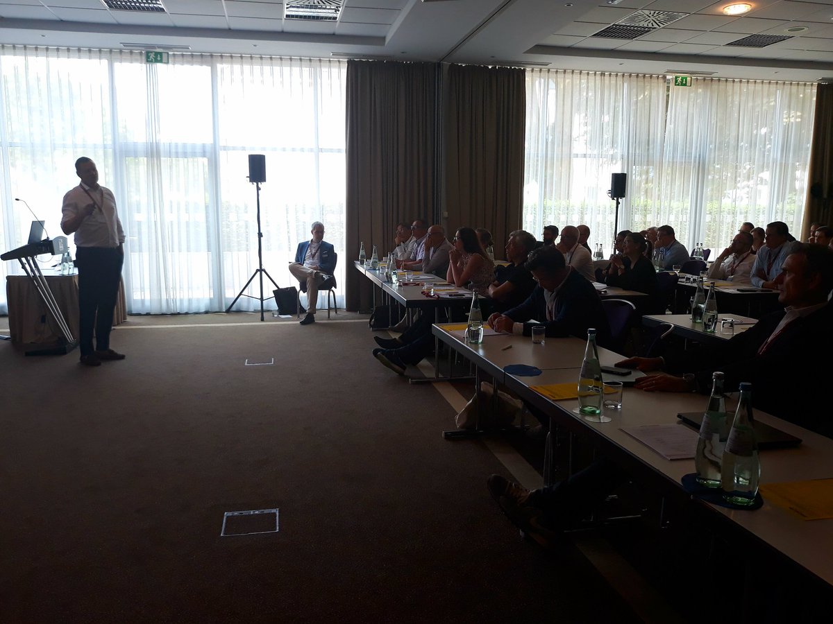 prokomkongress's tweet photo. @censhare und ihre Rezepte für eine erfolgreiche Customer Journey I #PROKOM18 #pim #customerjourney #omnichannel #eCommerce #goldenrecord #touchpointmanagement https://t.co/HYQ4F9uqbl