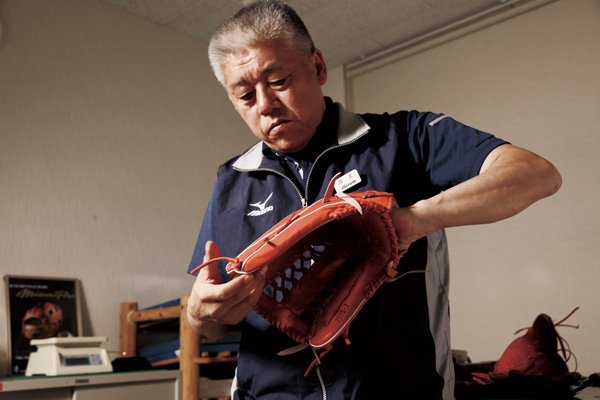 プロ野球選手のオーダーグラブを手掛ける #岸本耕作 グラブマイスター