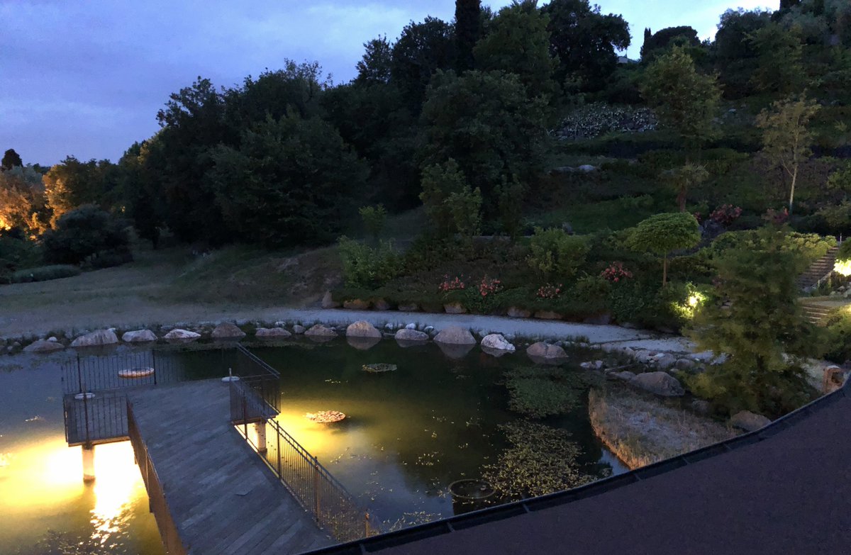 StradaViniGarda's tweet photo. Prove di luci per la serata di gala delle #stelledelgusto del 21 giugno...
https://t.co/BcezBuJWeA
#food #wine #gardalake #cena #eventi #summer #stradadeivinigarda https://t.co/C8vk7dmJRR