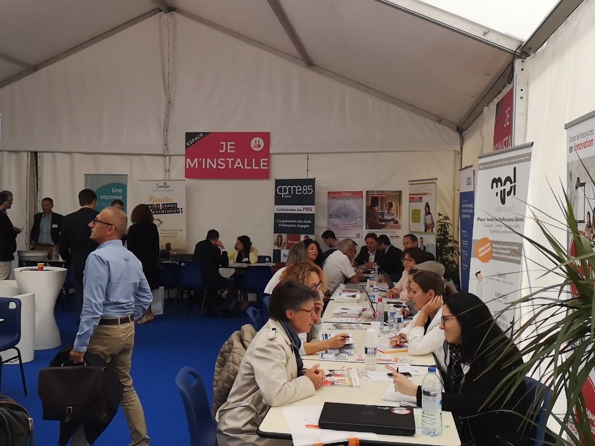 FrancoisFagot's tweet photo. Au forum de la #creation d #entreprise à @LRSY_ville avec @OrdreLaRsy
Des rencontres et des échanges passionnants avec les porteurs de projet #entreprendre #reussir
@HFavocats @oryon85 https://t.co/j4q3hoscbh