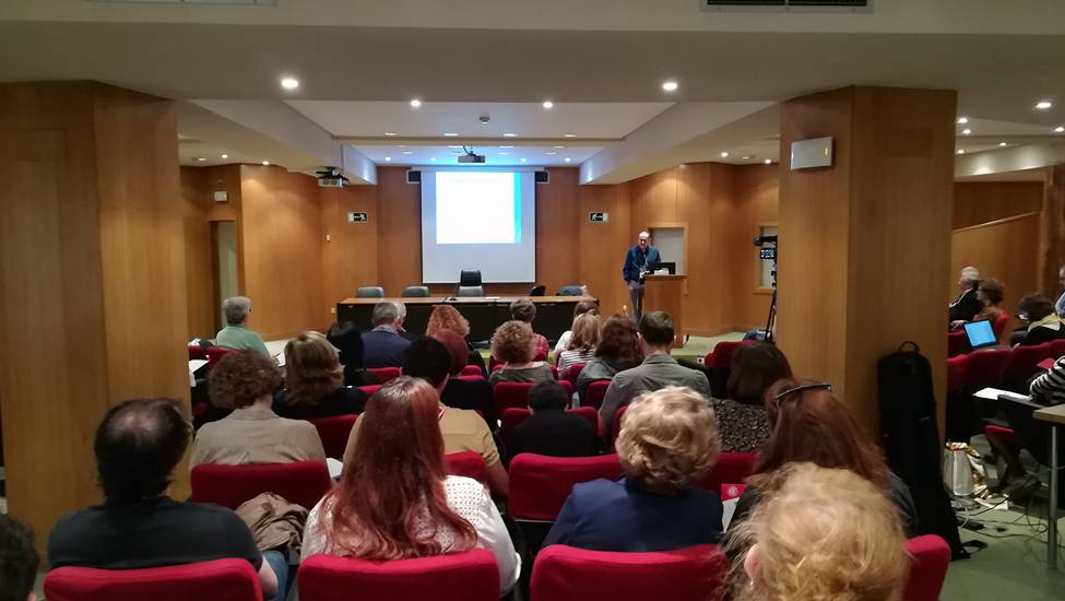 cgtrabajosocial's tweet photo. Hoy estamos en el #CRECS2018, aprendiendo con las y los compañeras/os de otras publicaciones y de la @FECYT_Ciencia sobre el impacto académico y social de las publicaciones científicas #Entrecrecs18 Con @analimaf @jguallar @baiget Enrique Pastor e Isabel Olea. https://t.co/xhKTy6ZkLG