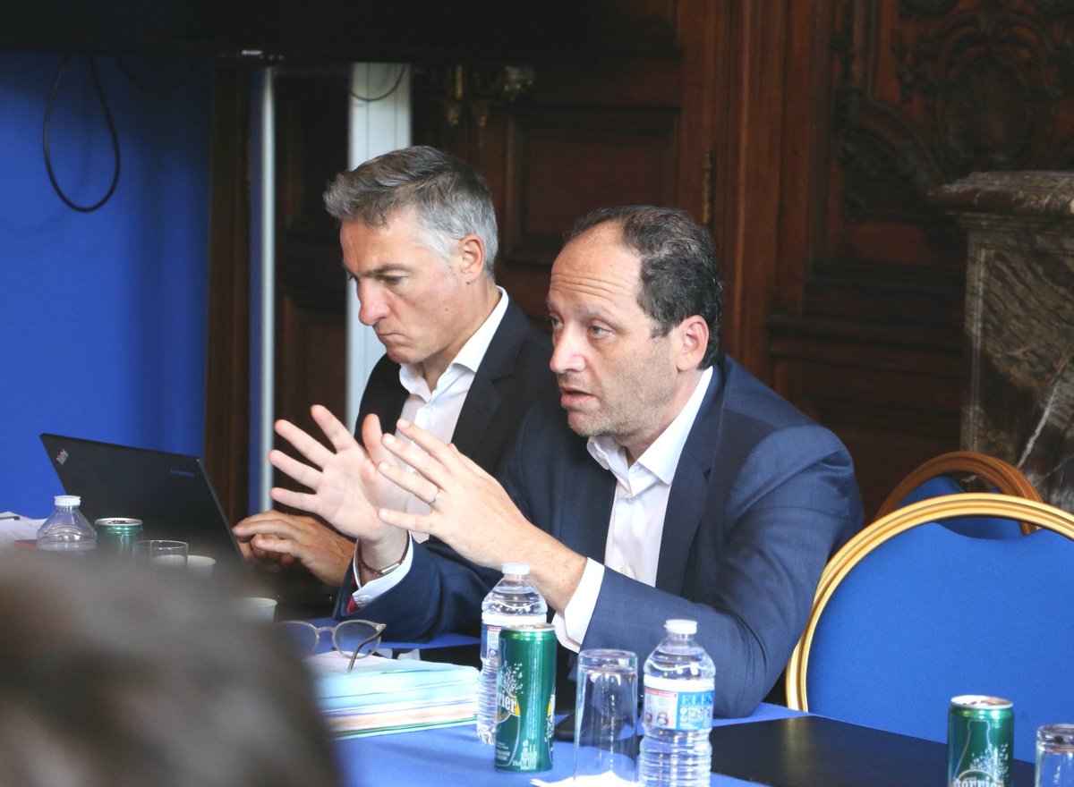 ANCTerritoires's tweet image. #Endirect Réunion au @Min_Territoires des professionnels des #tierslieux et du #coworking dans le cadre de la #MissionCoworking !
Ce matin près de 40 acteurs de terrain ont répondu présents pour travailler et échanger sur leurs expériences avec @plevywaitz et le #CGET 👇