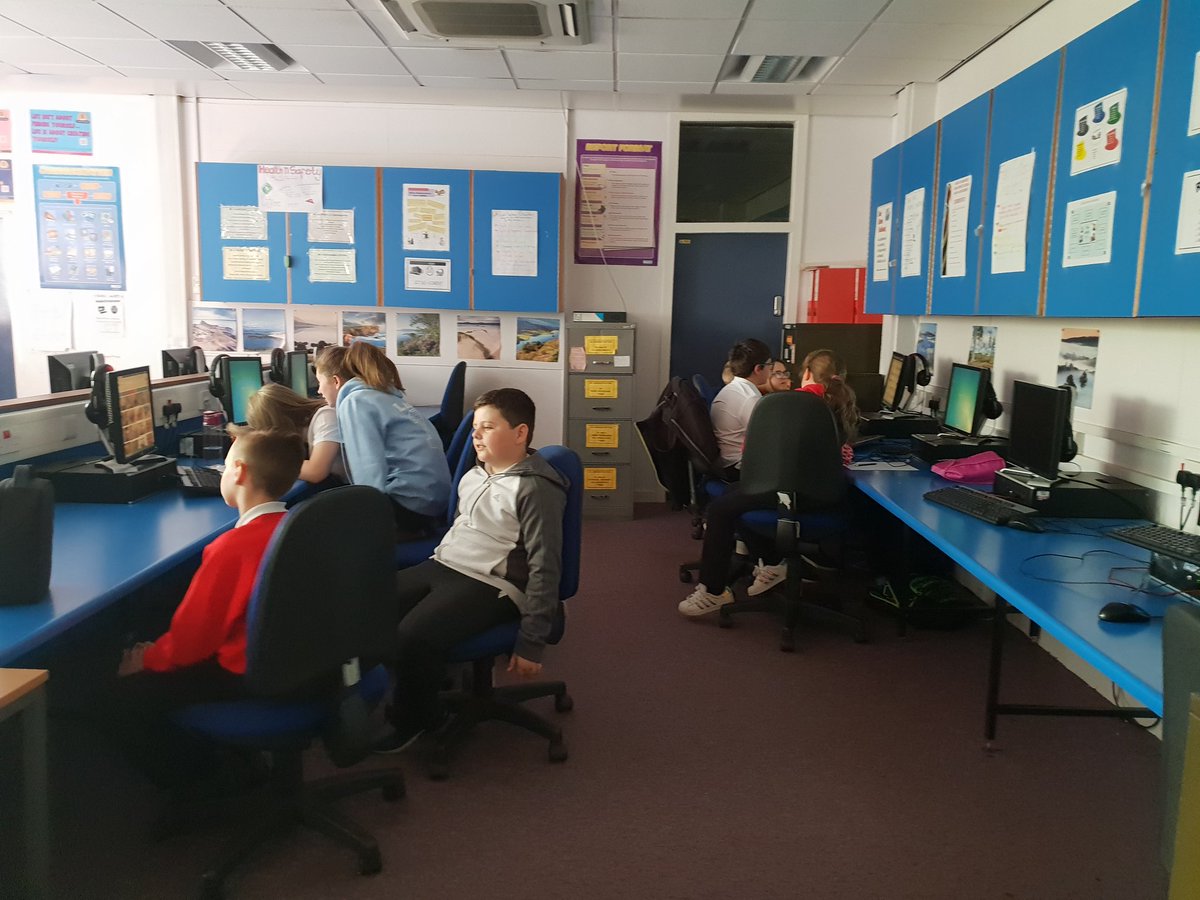 aford78's tweet image. Great start to @MiniGameJam @CastleheadHS with @WallacePrimary &amp;amp; @Glencoats_PS #coding #futuregamedevs #scratch