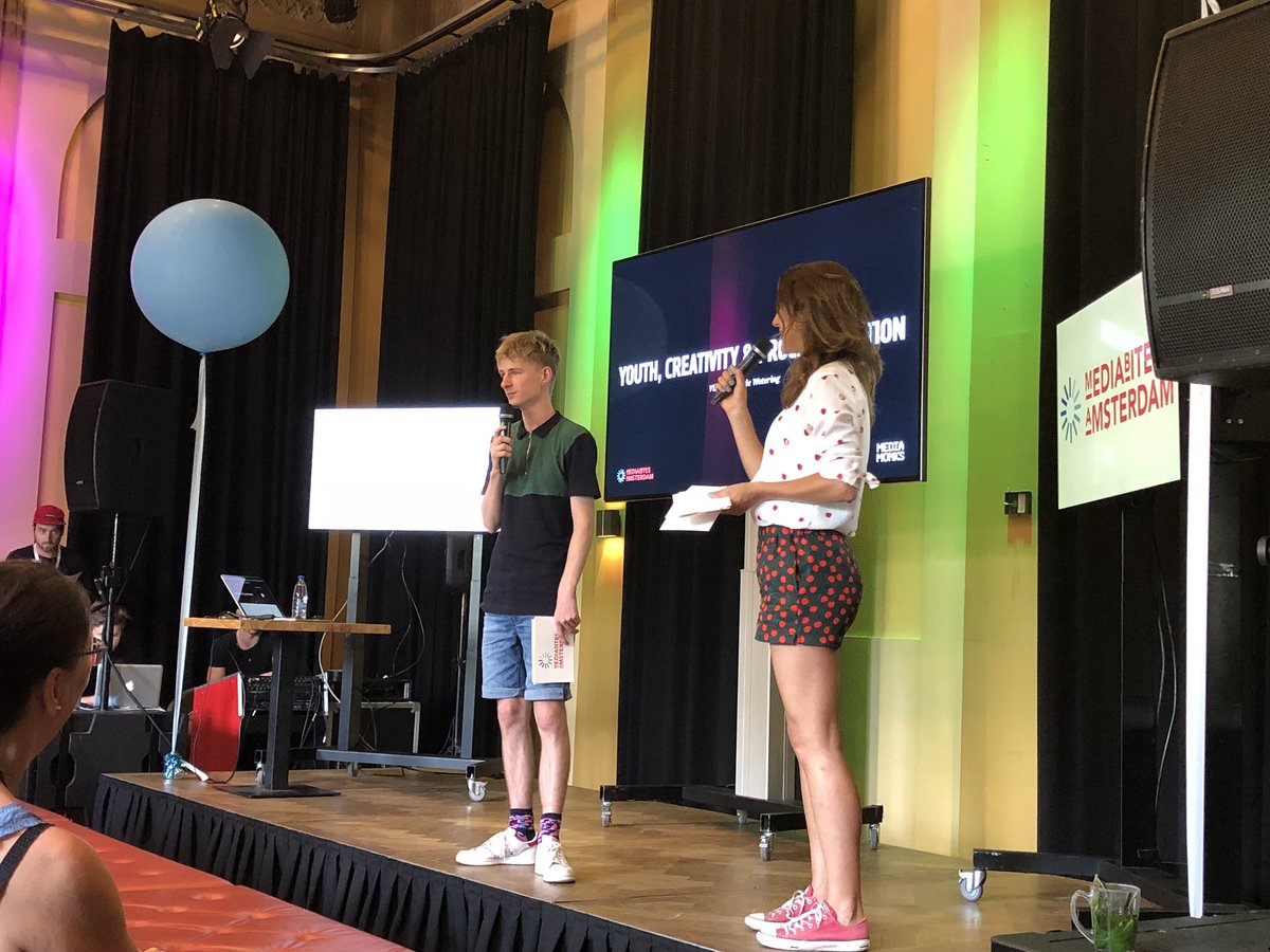 En de presentatoren van vandaag @AnnaGimbrere en Rens Polman!! Off we go! Dag 2 #mediabites met start spreker Vincent vd Wetering <a href="/MediaMonks/">MediaMonks</a>