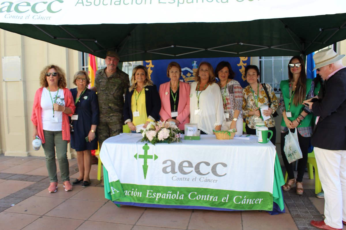 COMGEMEL_ET's tweet photo. La #COMGEMEL colabora con la Asociación Española contra el cáncer instalando una mesa petitoria en la puerta del Casino Militar.
El #COMGE visitó distintas mesas instaladas en la ciudad y la Unidad de Música como todos los años, puso su granito de "Música"
@aecc_es https://t.co/alC46DA7zY