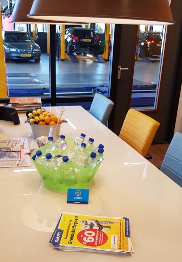 VerKWIKkendFIT. Spreek zojuist mijn buurman; “Lekke band. En ik had al zo druk. Maar opgelost ⁦<a href="/kwikfit/">KwikFit</a>⁩ Amstelveen. Heel snel geholpen en, echte service met dit weer, er stond een schaal vol met ijskoude flesjes water op tafel. Top toch!”. Kijk, zo werkt ‘klantbeleving’ ⁦