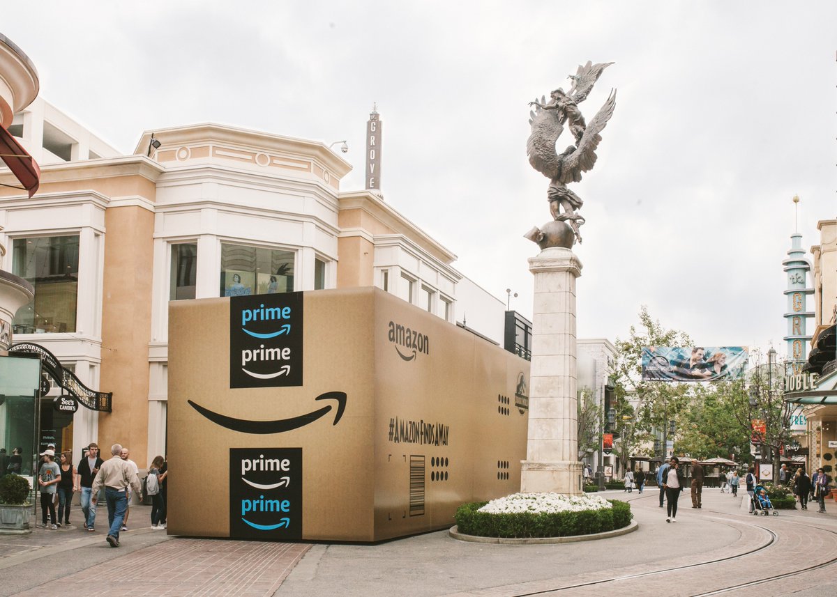 sciencemagicinc's tweet photo. Our US team were all hands on deck over the weekend with our client Caruso. The world’s largest Amazon delivery arrived at @thegrovela in the lead up to the big #JurassicWorldFallenKingdom reveal, with Chris Pratt and Bryce Dallas Howard. #grovela #amazonfindsaway #tbt https://t.co/T8mUb2TcqX