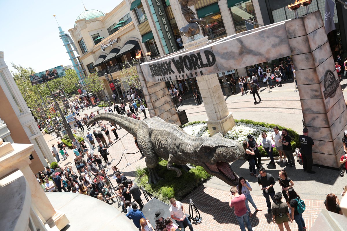 sciencemagicinc's tweet photo. Our US team were all hands on deck over the weekend with our client Caruso. The world’s largest Amazon delivery arrived at @thegrovela in the lead up to the big #JurassicWorldFallenKingdom reveal, with Chris Pratt and Bryce Dallas Howard. #grovela #amazonfindsaway #tbt https://t.co/T8mUb2TcqX