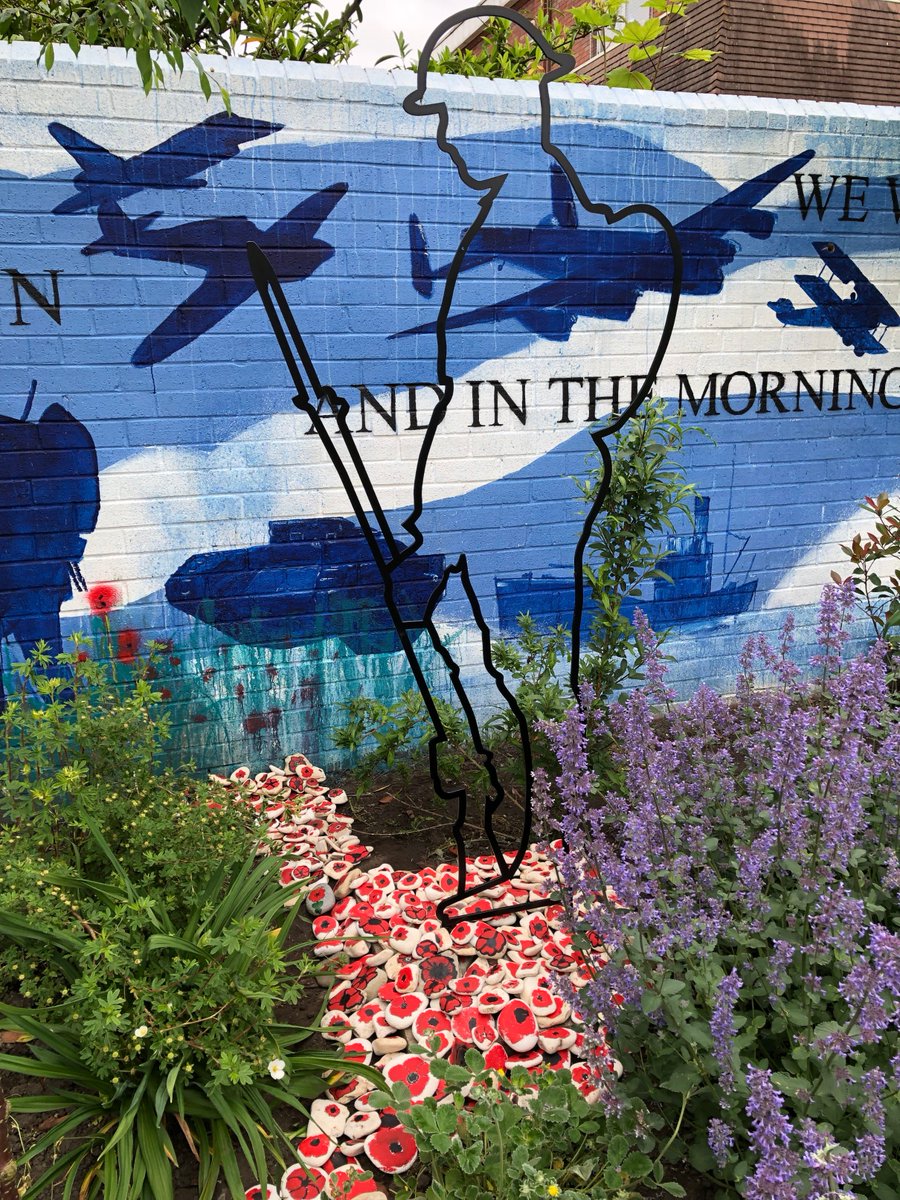 CottinghamRish's tweet photo. Many thanks to the pupils of @HallgatePri for providing the finishing touches to the mural in Cottingham Memorial Gardens with their painted pebbles. Thanks again to the artist Andy Pea for his great work. https://t.co/lYceH7yIu0