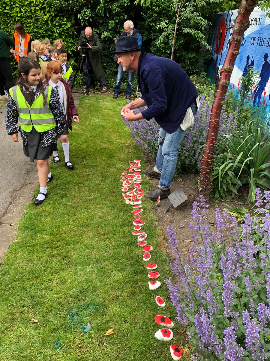 CottinghamRish's tweet photo. Many thanks to the pupils of @HallgatePri for providing the finishing touches to the mural in Cottingham Memorial Gardens with their painted pebbles. Thanks again to the artist Andy Pea for his great work. https://t.co/lYceH7yIu0