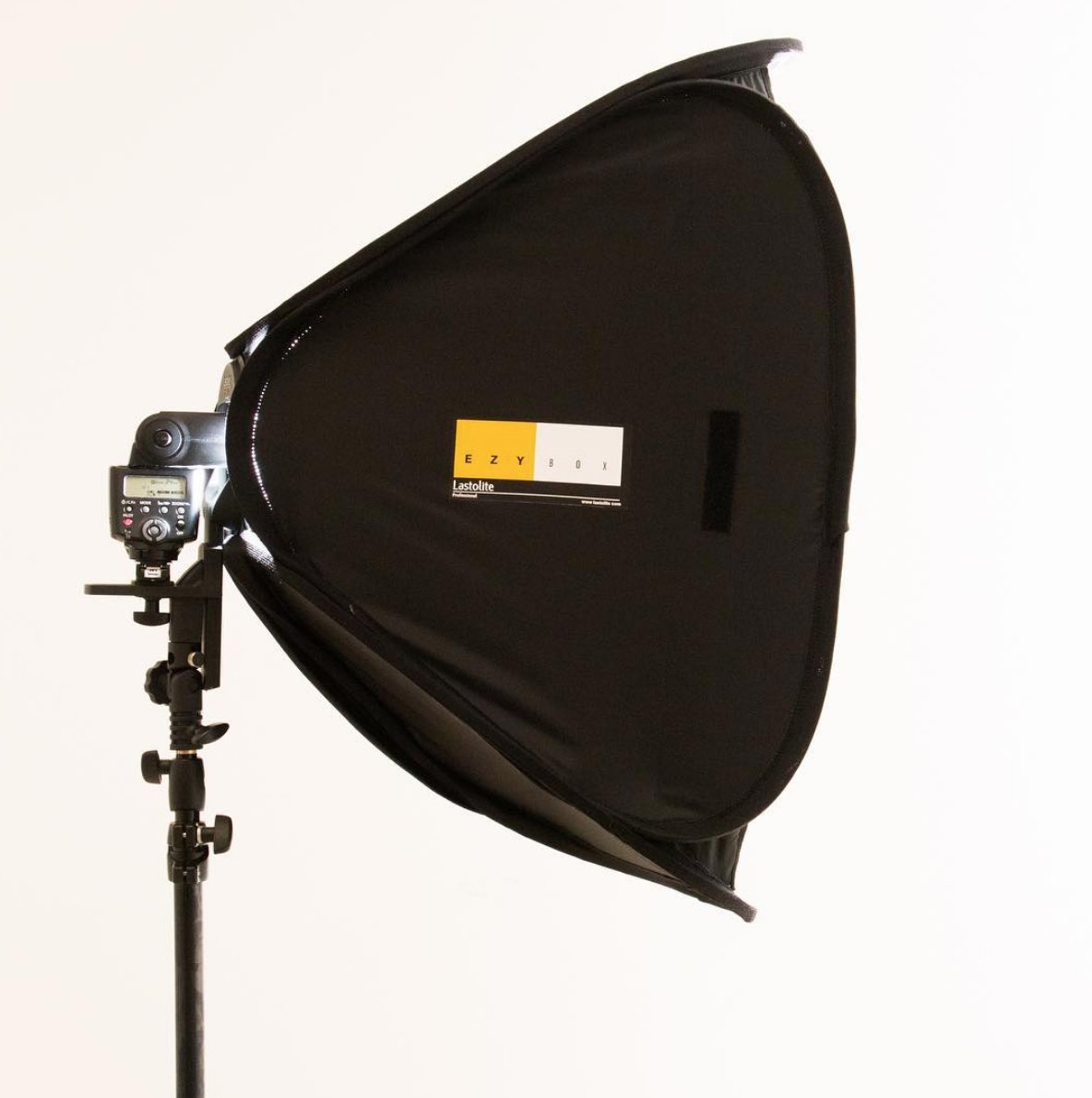 📸 Making good use of the light today with our photography equipment. 
Available for hire, as well as the studio space. Contact us for rates. 
#photography #photographers #cameraequipment #photostudio #studiohire #studiospace #edinburgh #forhire #edinburghphotography