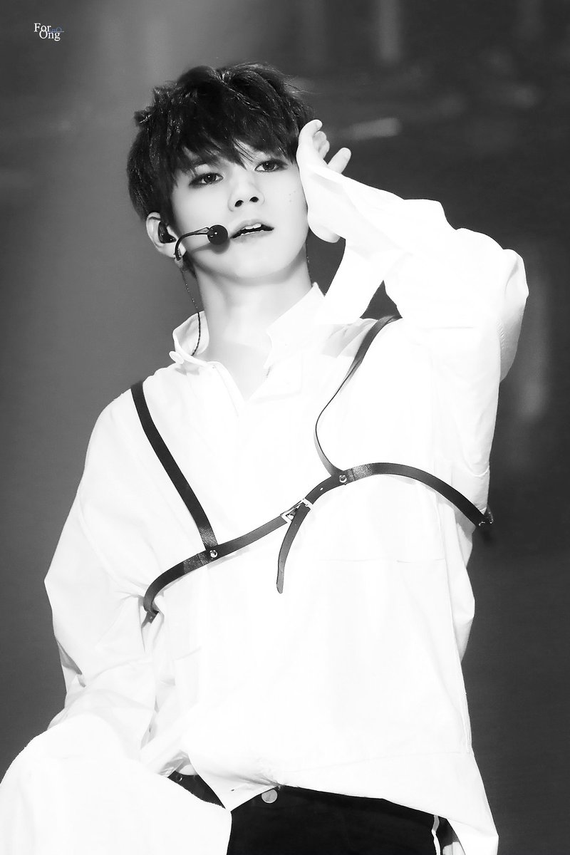 FORONG_825's tweet photo. 180603 원더월드 

옹성우 하네스....감사합니다...감사합니다...
제가 이걸 보려고 지금까지 살았나봅니다...😇

#옹성우 #성우 #OngSeongwu #WANNAONE #워너원 https://t.co/eyE4vd7ydt