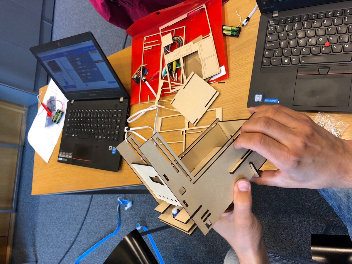ScienceScopeIoT's tweet photo. We are loving the partnership with @micromaker! @aiwright91 looking forward to piloting new products in coming months! Keep following! #caschat #microbit #makercommunity #makerED #stem #microbitcommunity #techsaturday #girlsintech #sgdigital #BBCmicrobit #codenewbie #CSforAll https://t.co/m7UlNnjahO